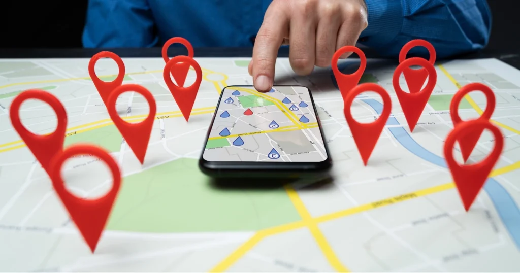 Référencement local sur Google Maps avec épingles de géolocalisation sur smartphone