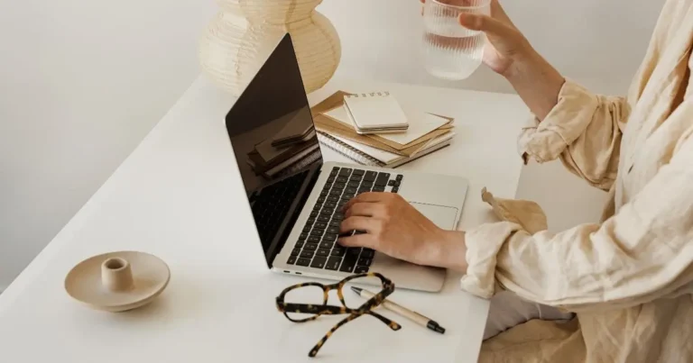 Site internet auto entrepreneur : créer une présence professionnelle en ligne pour développer son activité.